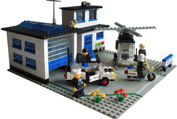 LEGO Town Police Station (6384), huren vanaf €2,25/week